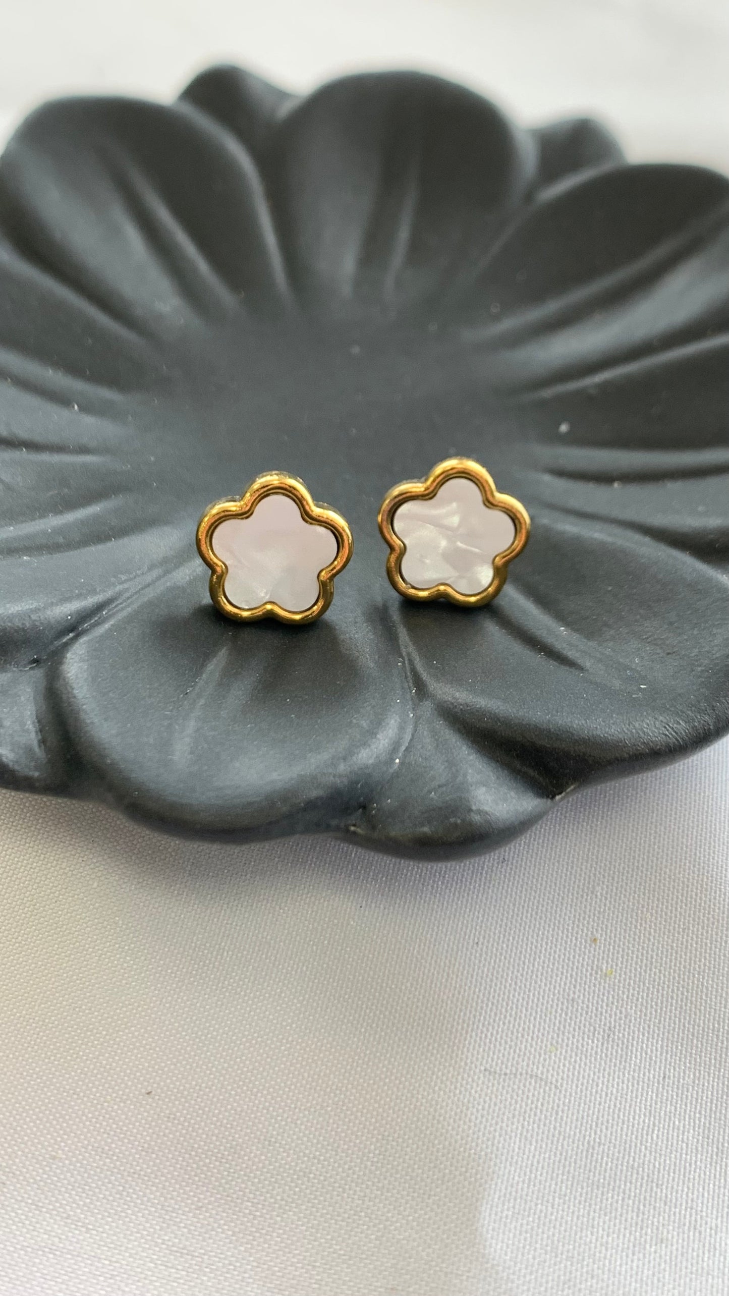 Clover White Gold Earrings