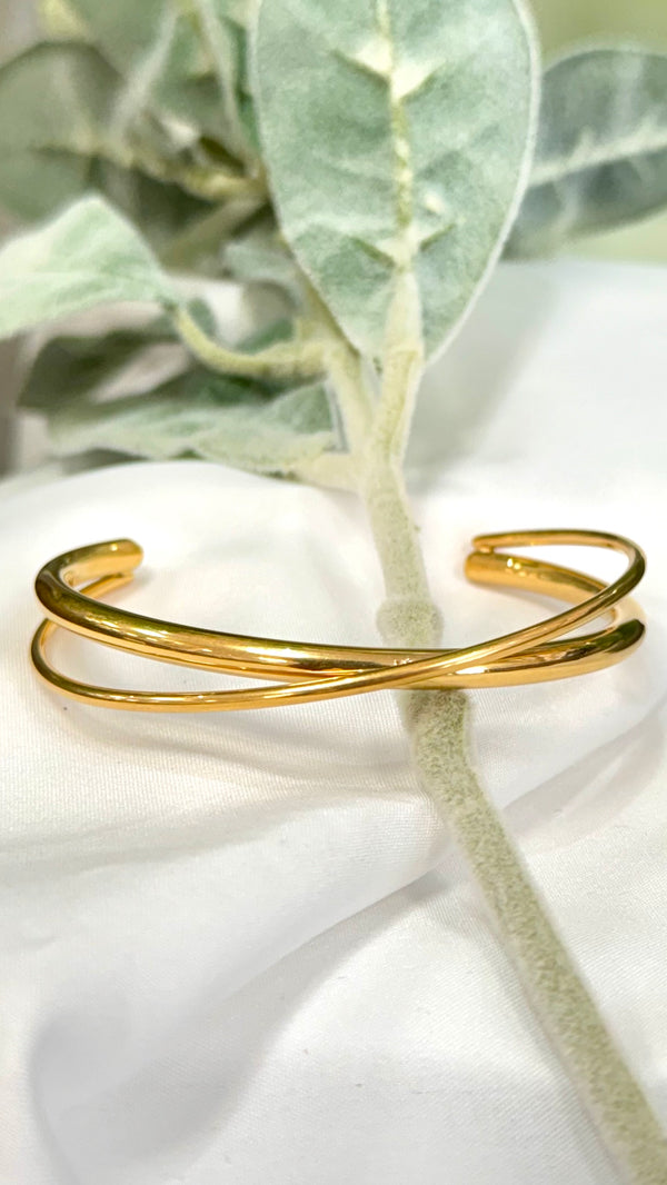 Twist Lines Gold Bracelet