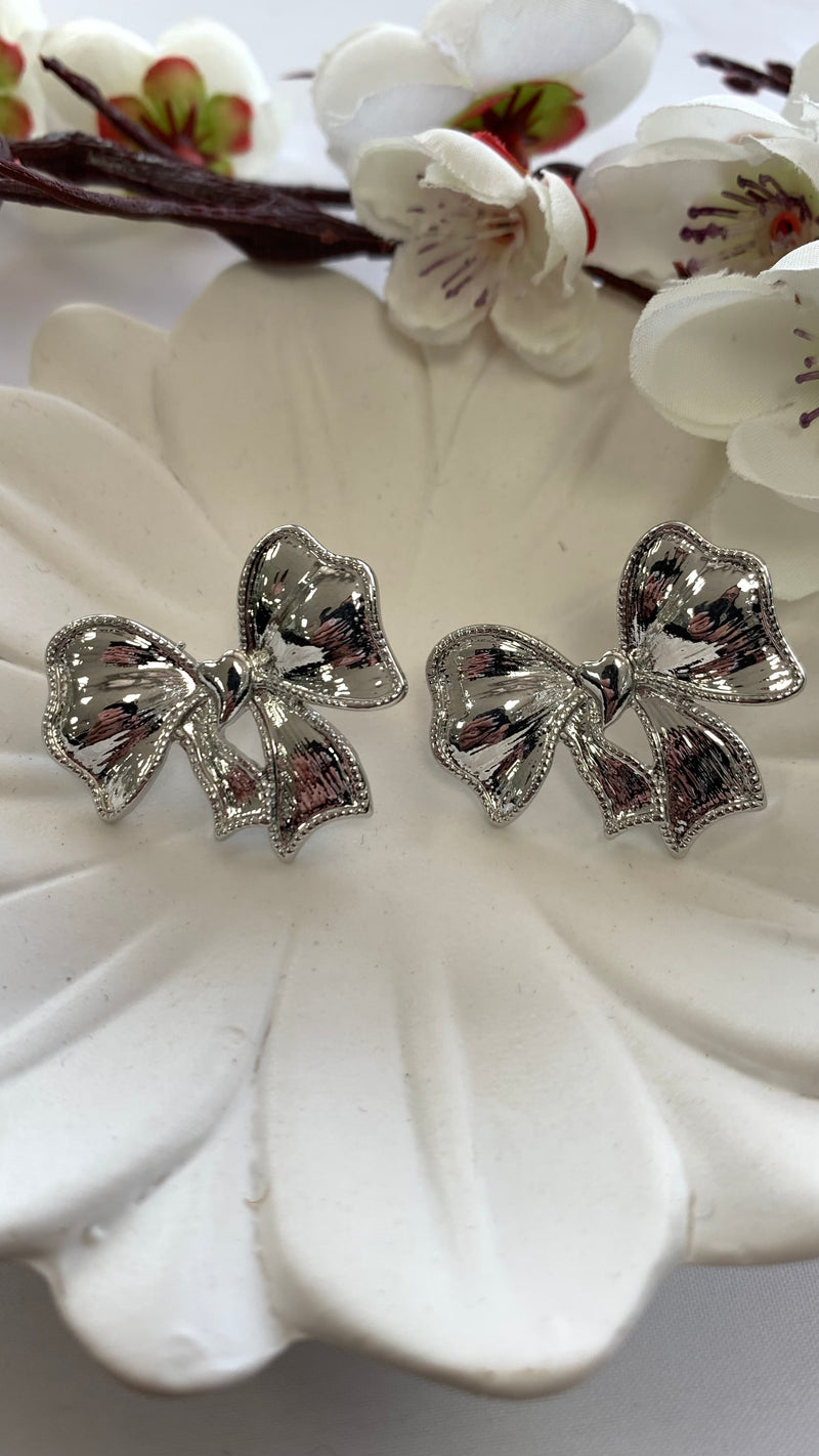 Mid Bow Silver Earrings