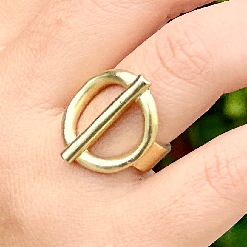 Gold Round With Stick Ring