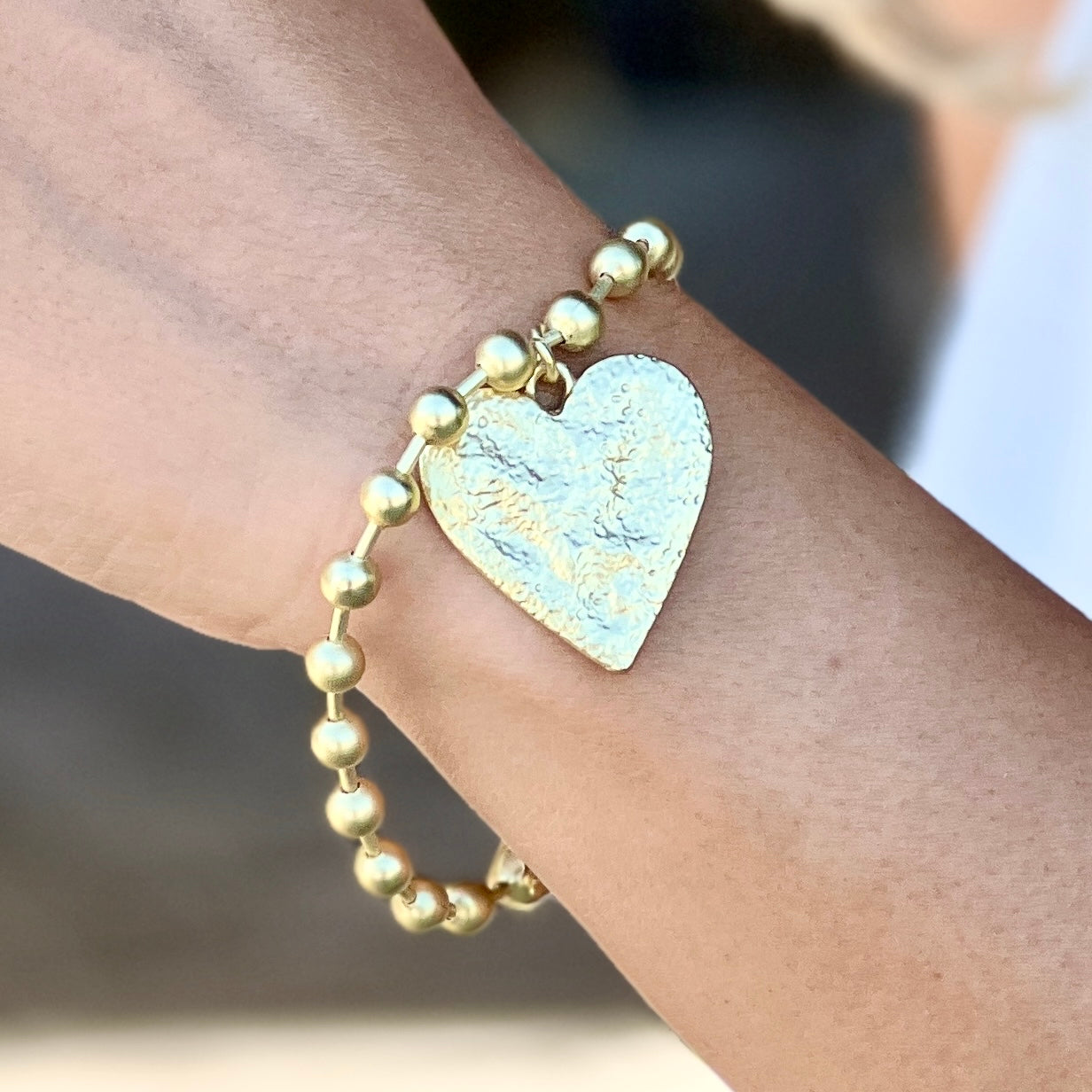 Snowball hanging heart gold bracelet