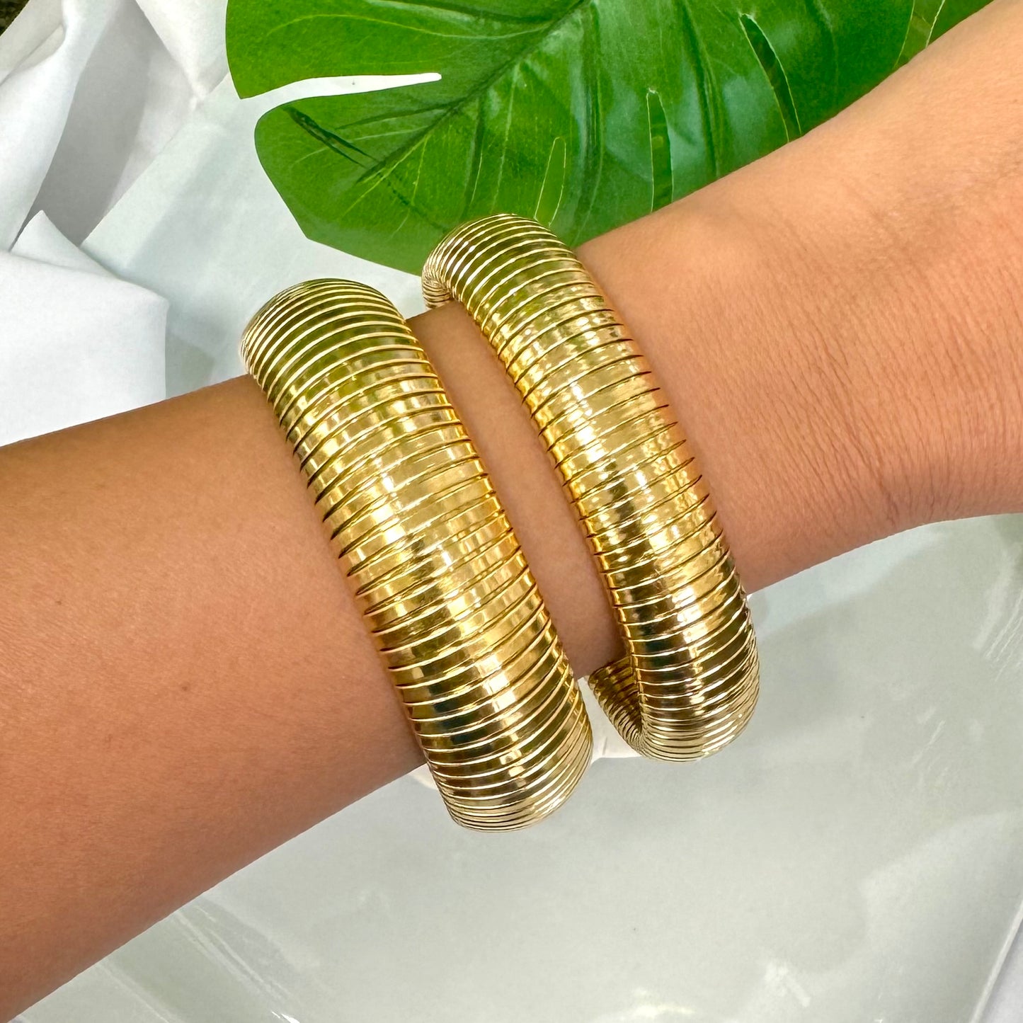 Gold 15 mm Spring Bracelet