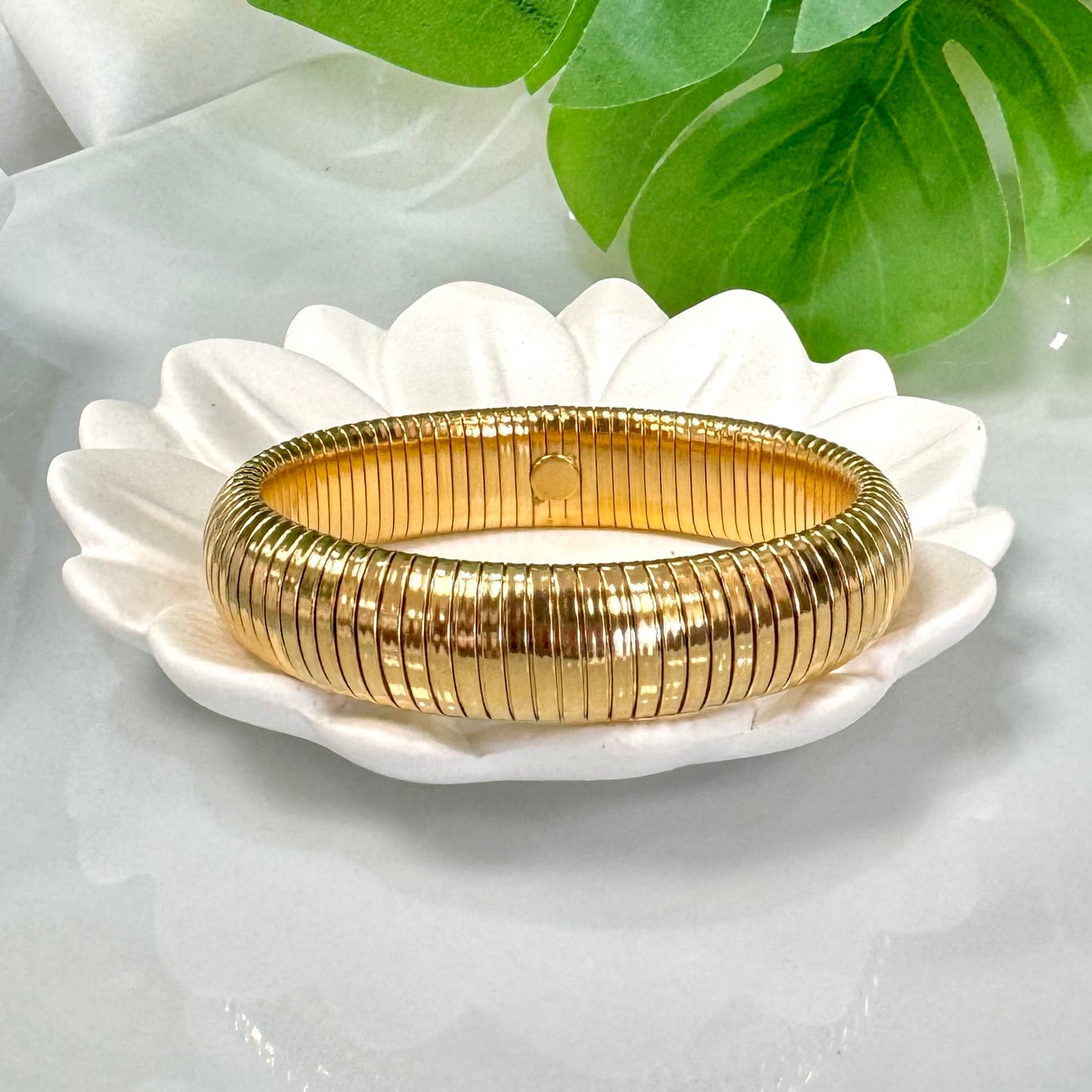 Gold 15 mm Spring Bracelet