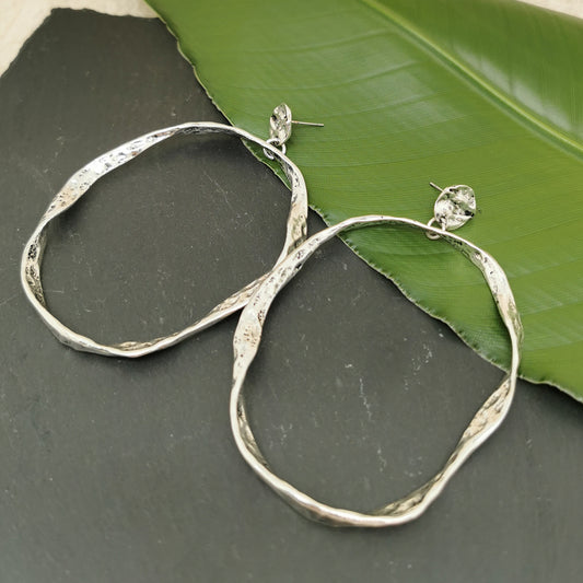 Thin Wave Oval Silver Earring