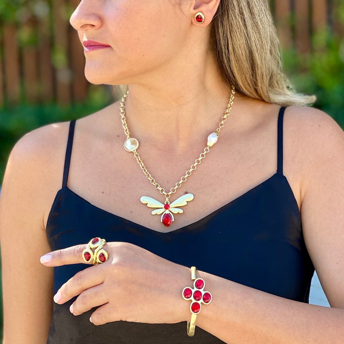 Dragonfly With Stone Red And Pearl Gold Necklace