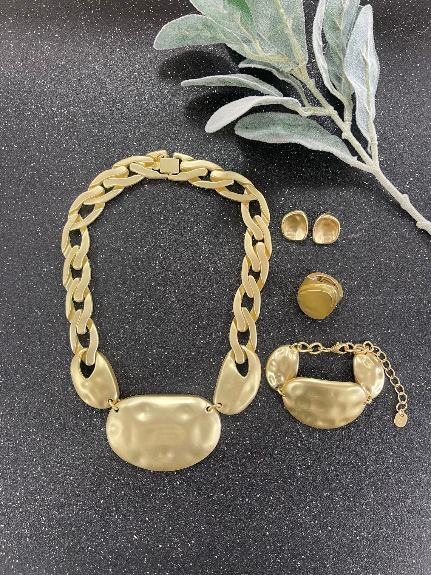 Oval With Curved Chain Gold Necklace