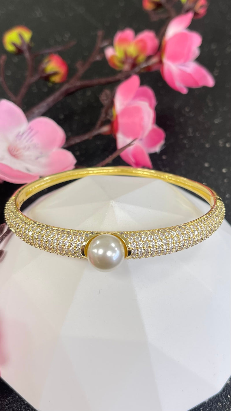 Bangle Quartz With One Pearl