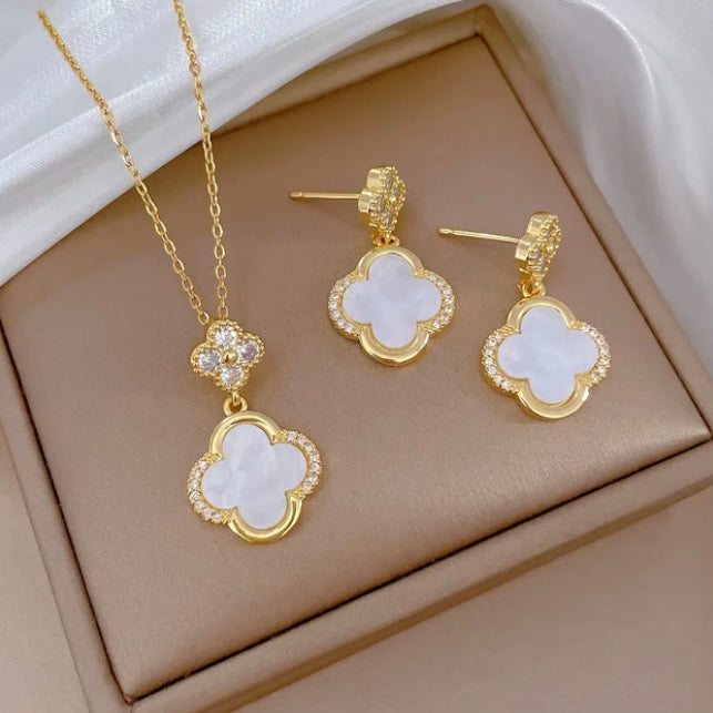 White Clover Zirconia Gold Necklace