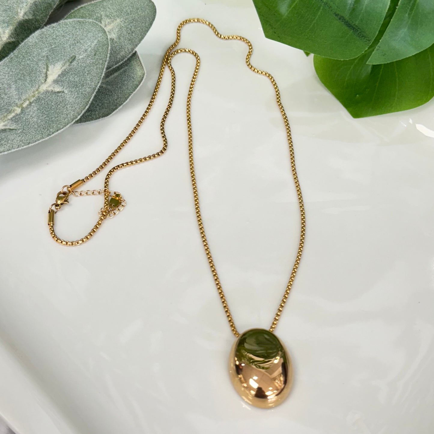 Bold Oval Gold Necklace