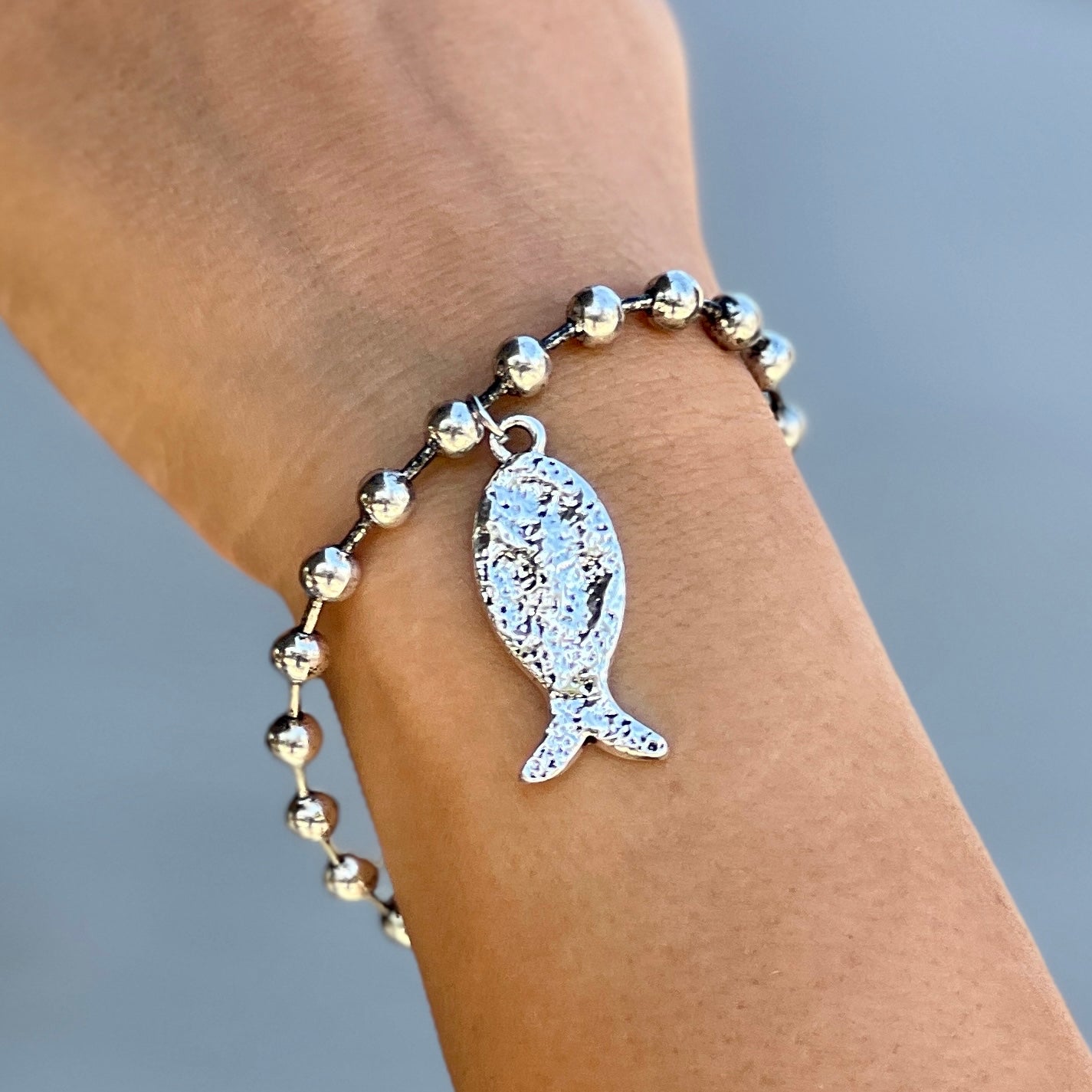 Snowball hanging fish silver bracelet