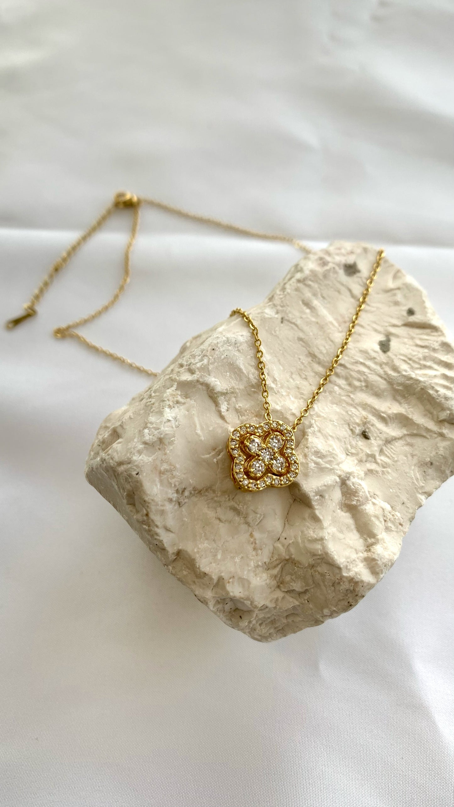 Zirconia Clover Gold Necklace