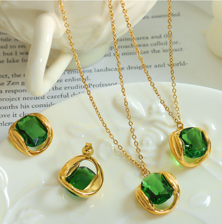 Apex Green Gold Necklace