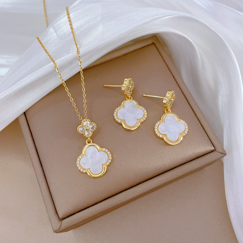 White Clover Zirconia Gold Necklace