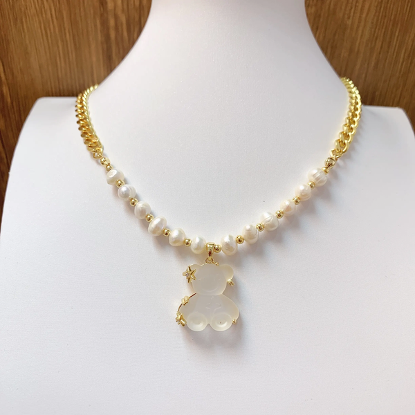Clear Teddy Pearls And Gold Necklace