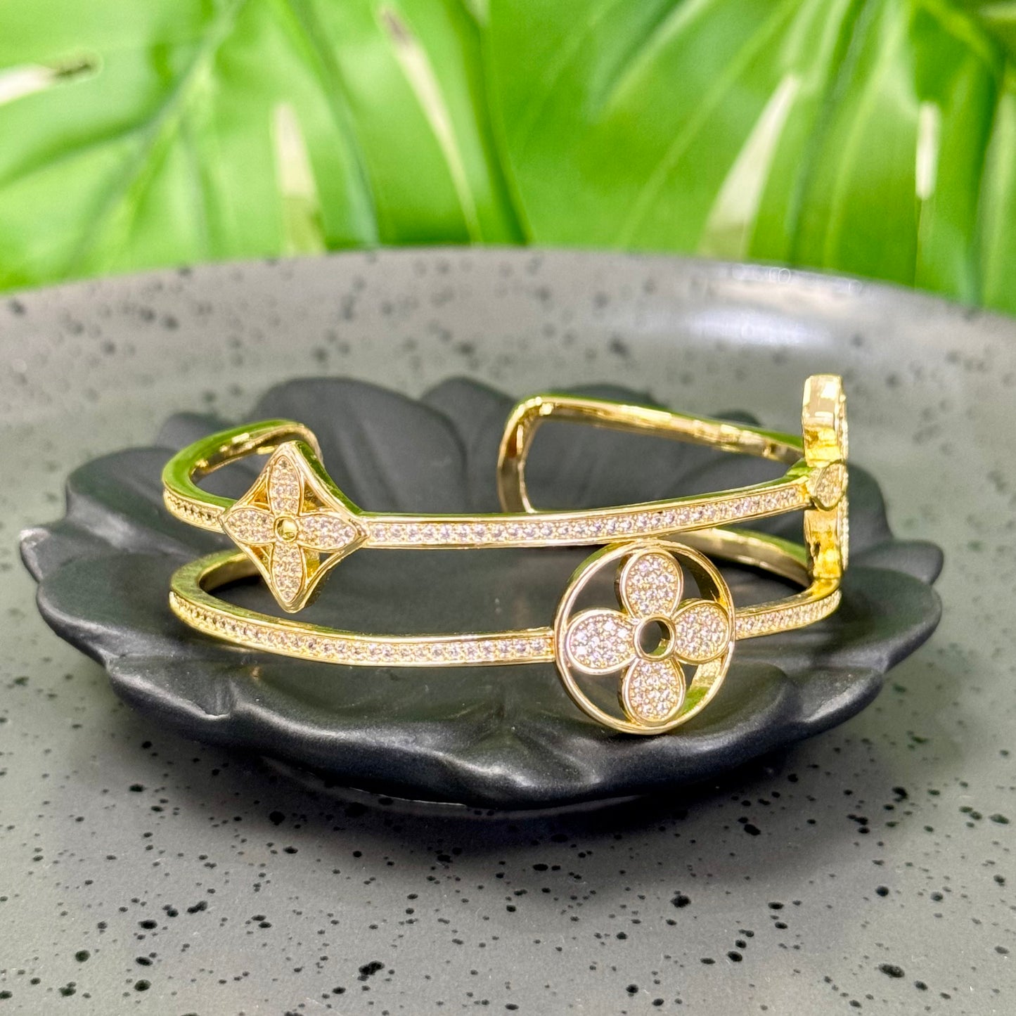 Double Quartz Clover Gold Bangle