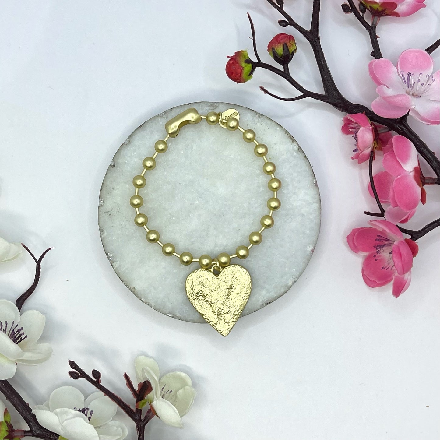 Snowball hanging heart gold bracelet