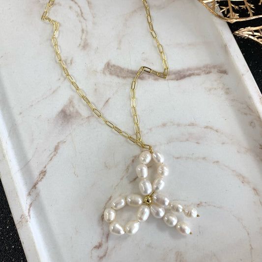 Mid Bow Pearl Gold Necklace