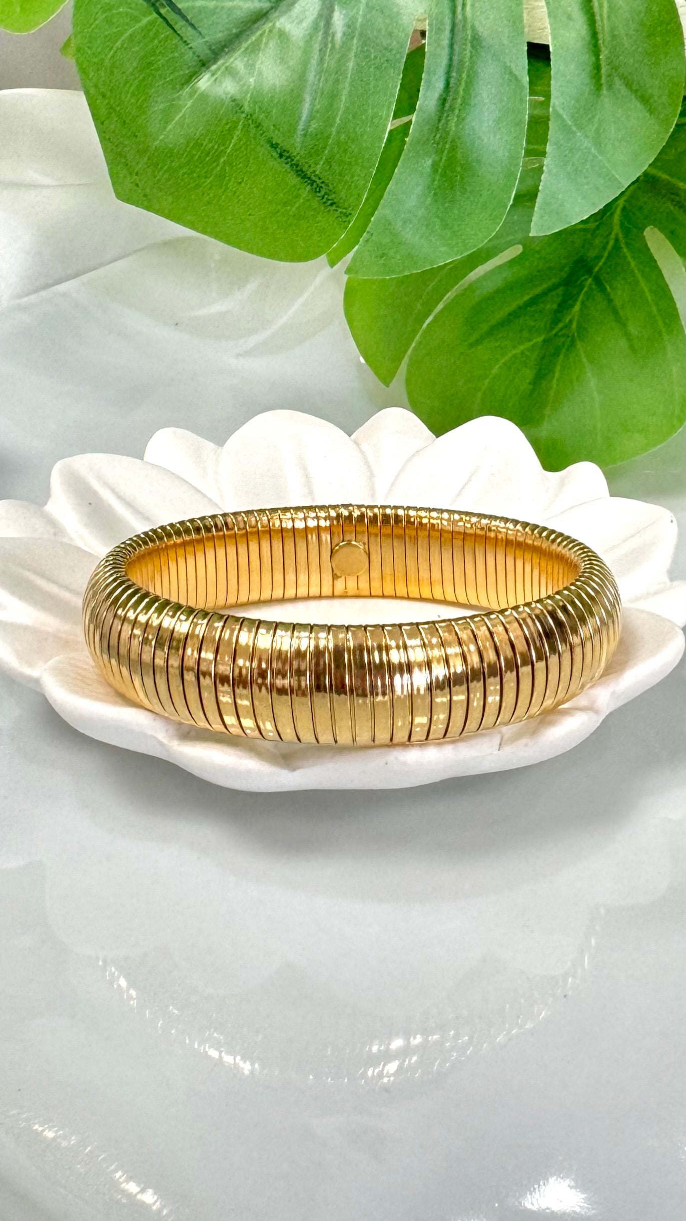 Gold 15 mm Spring Bracelet