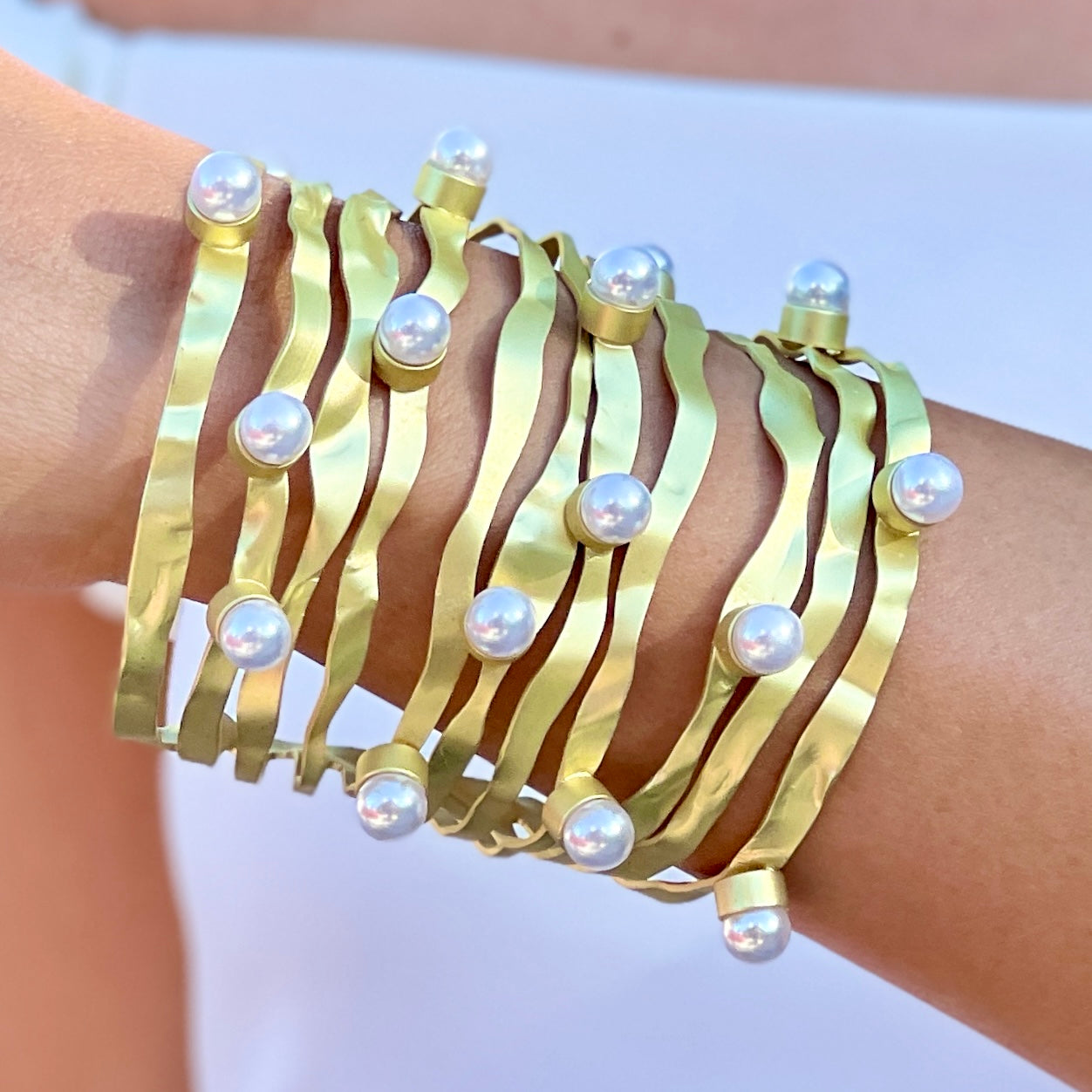 Thic Gold Bracelet With Pearls