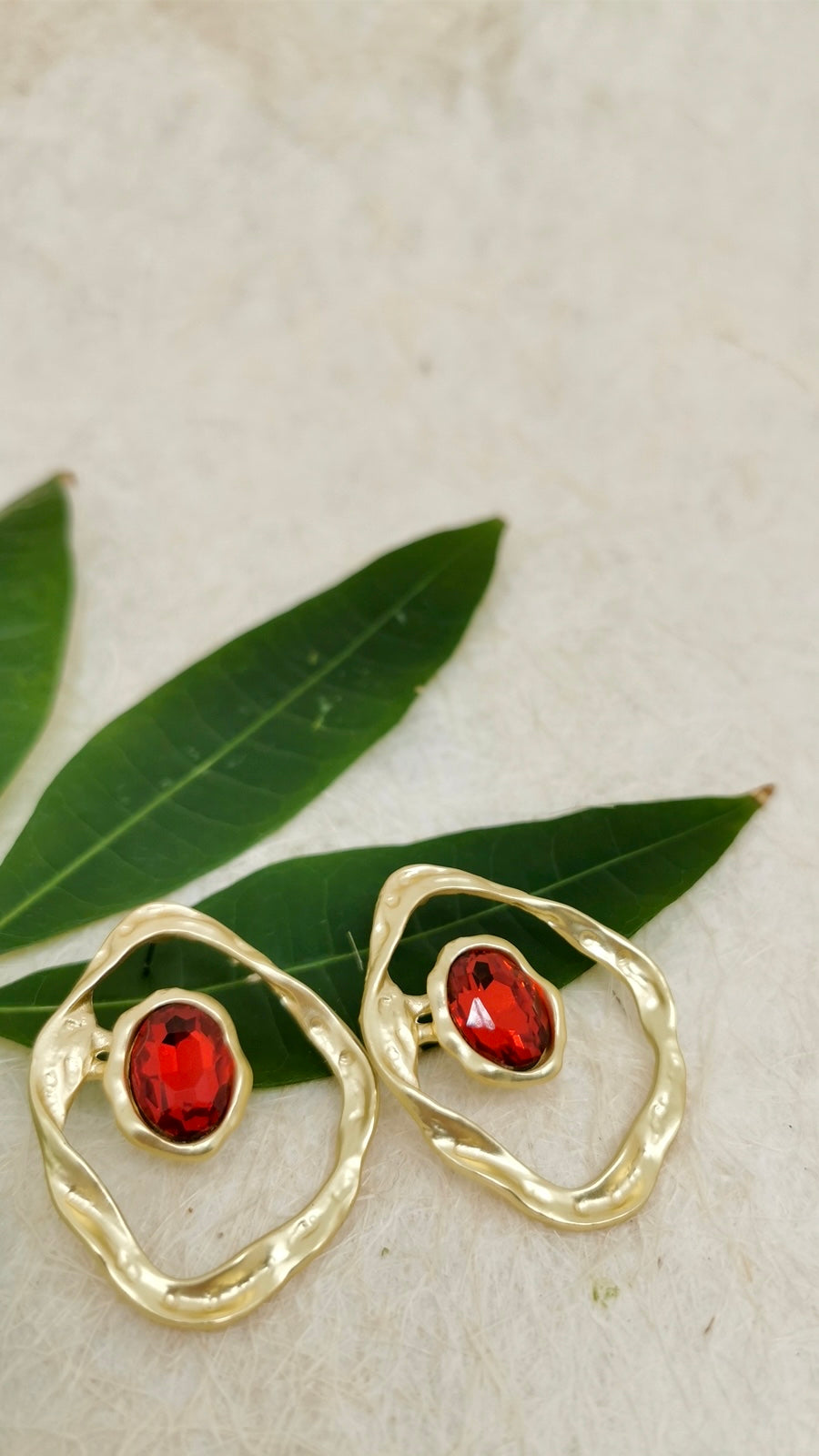 Twist Red Quartz Gold Earring