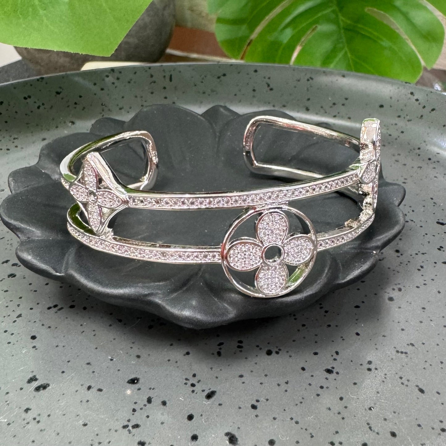 Double Quartz Clover Silver Bangle