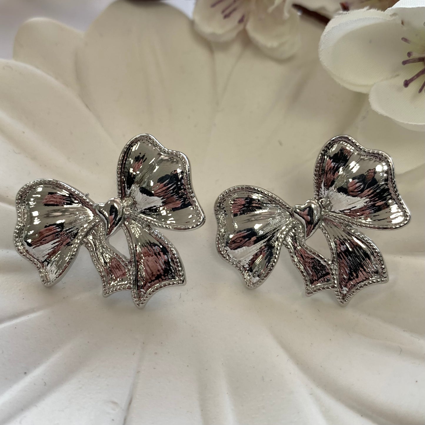 Mid Bow Silver Earrings