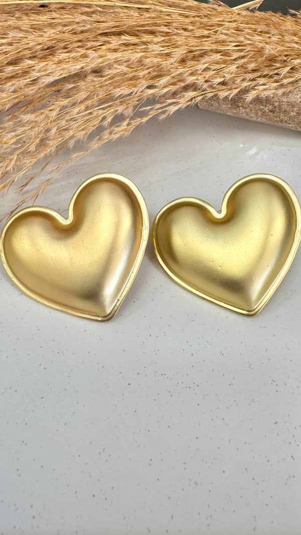 Plain Mid Heart Gold Earrings