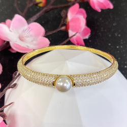 Bangle Quartz With One Pearl