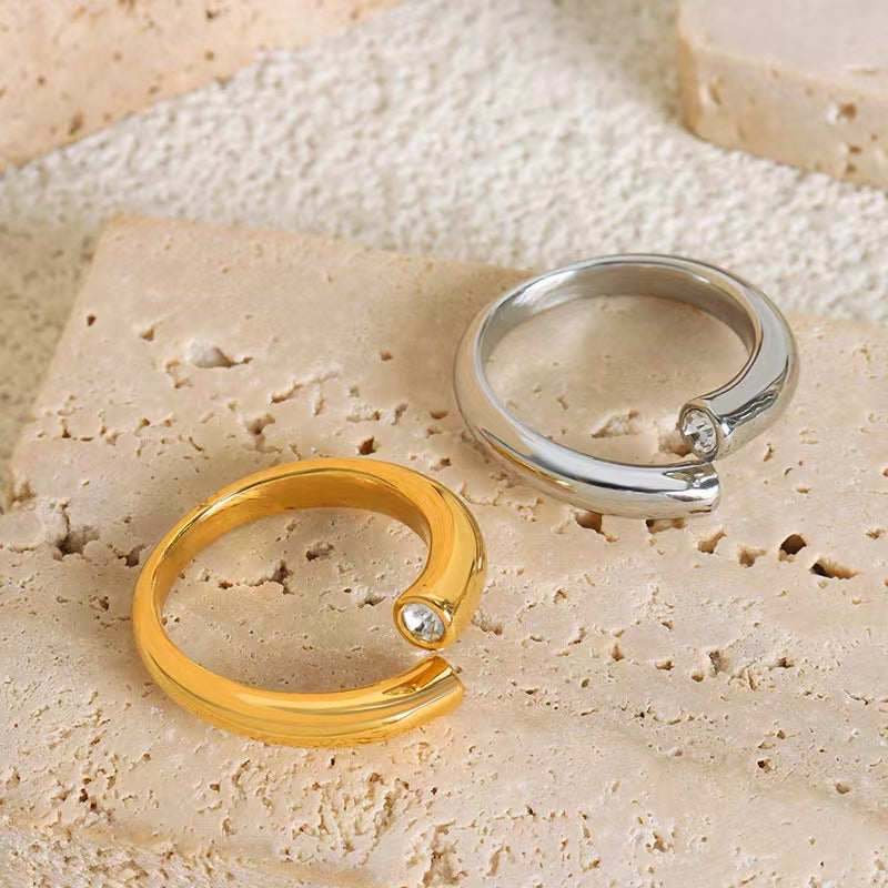 Clear Quartz Elegant Gold Ring