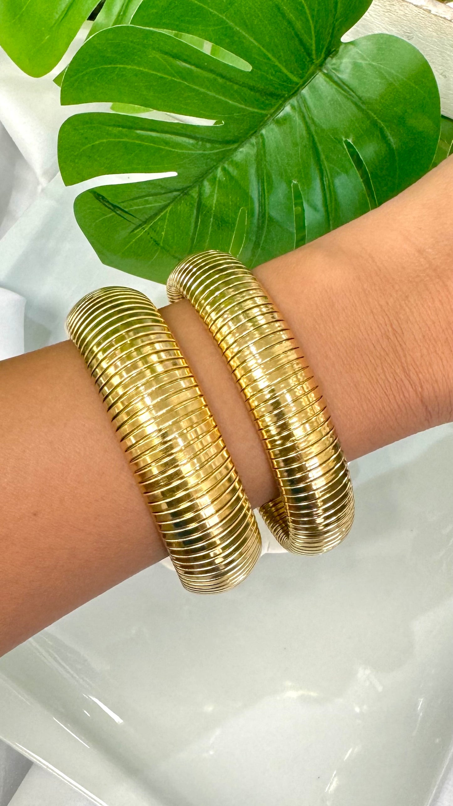 Gold 15 mm Spring Bracelet