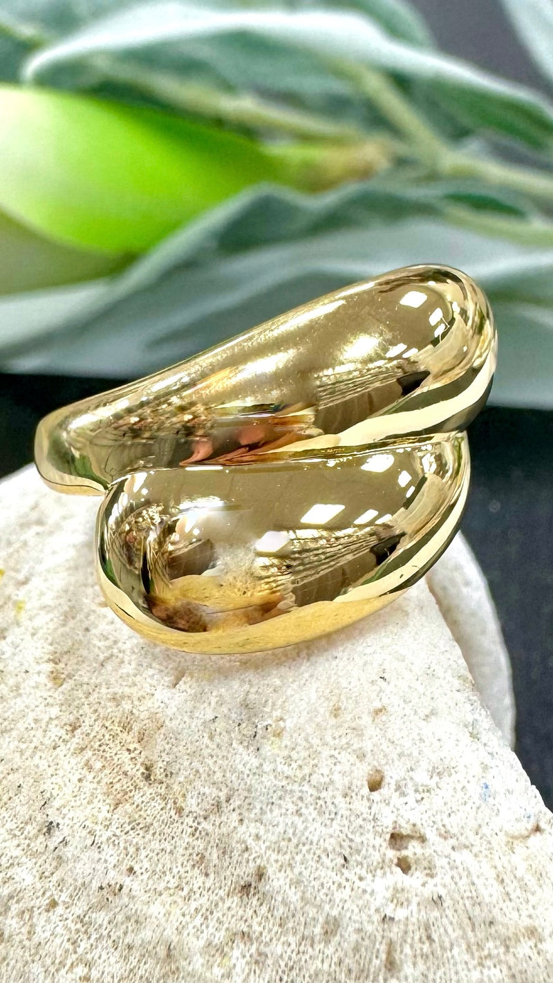 Hug Drop Gold Ring