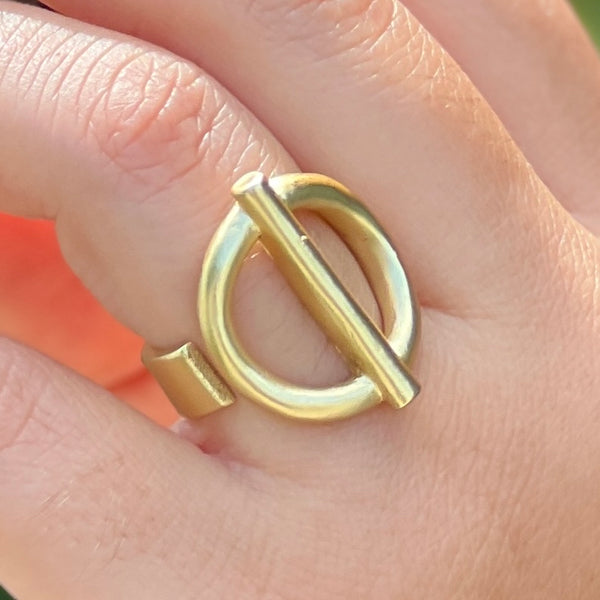 Gold Round With Stick Ring