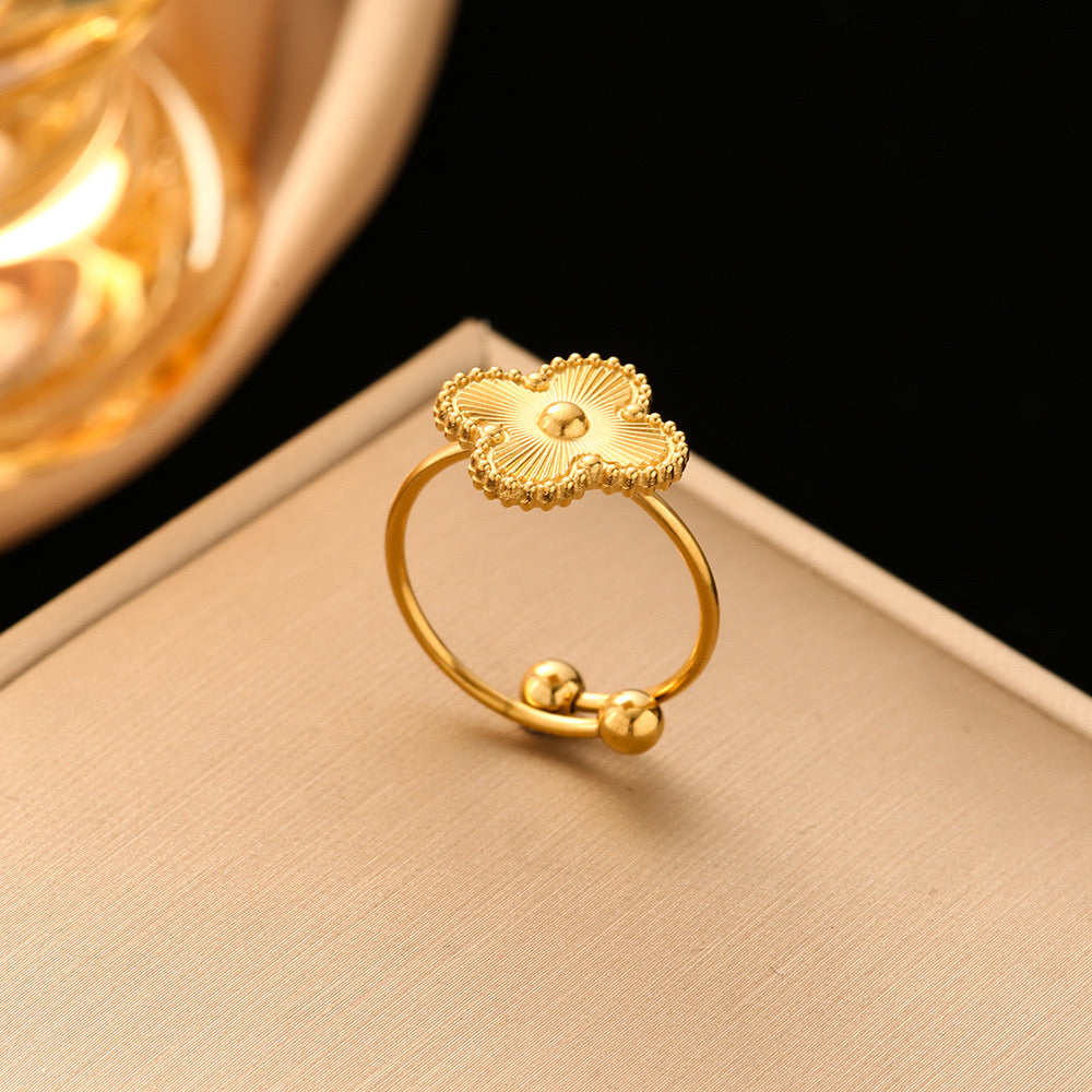 Clover Gold Ring