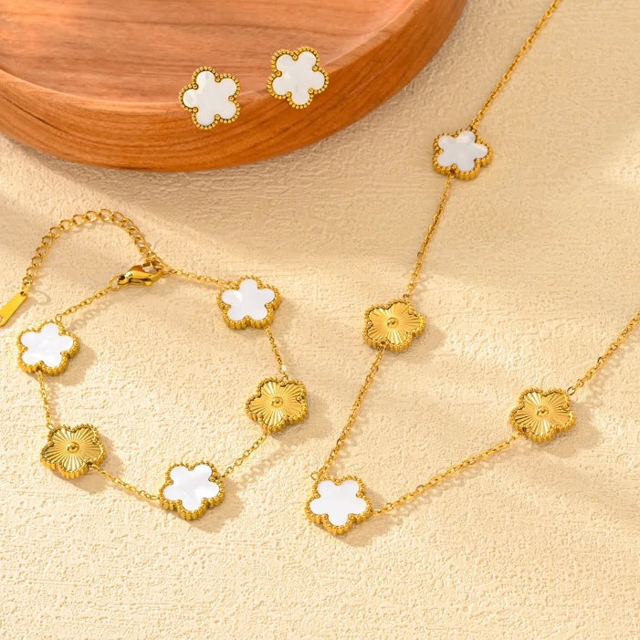 White And Gold Flowers Necklace