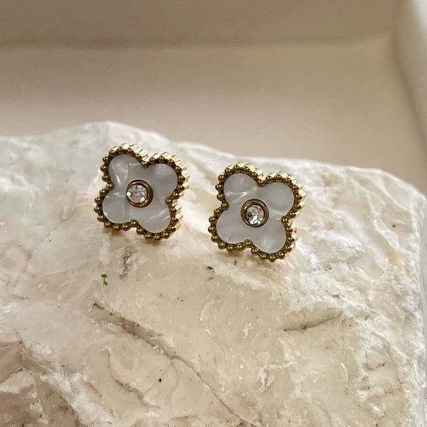 White Clover With Stone Clear Earrings