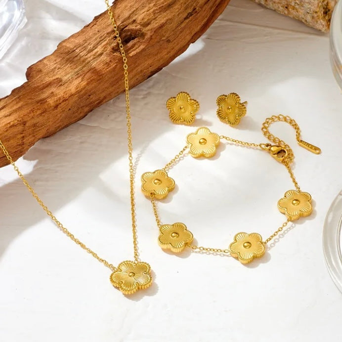 Flower Gold Necklace