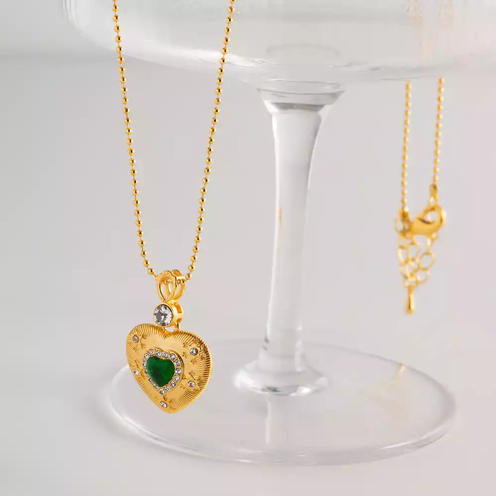 Heart with emerald gold necklace 