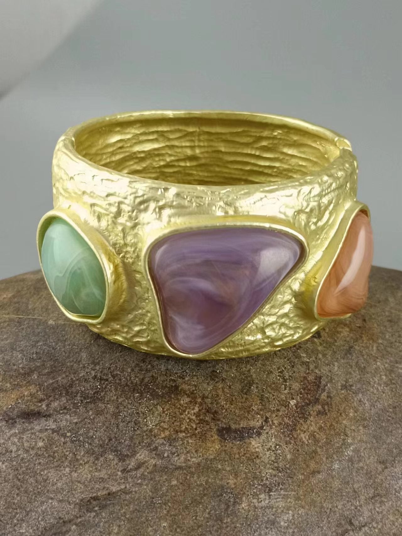 Acry 3 Stones Gold Cuff