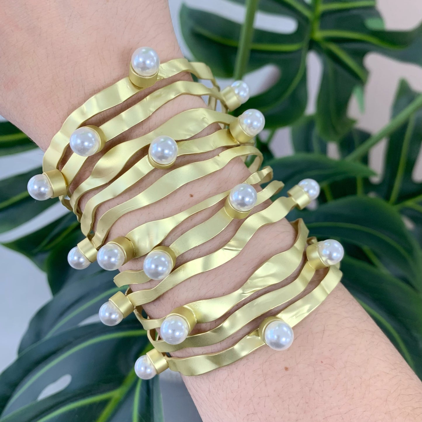 Thic Gold Bracelet With Pearls