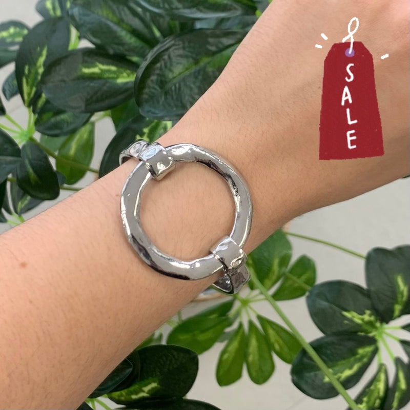 Bracelet With a Circle in the Center Silver