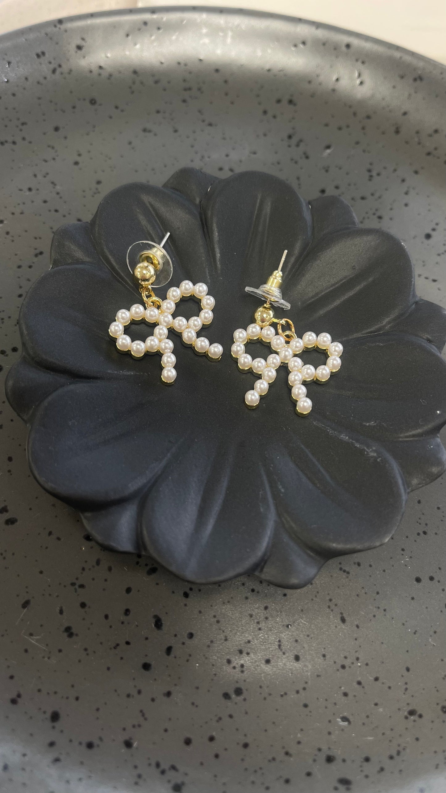 Mid Pearl Bow Earrings