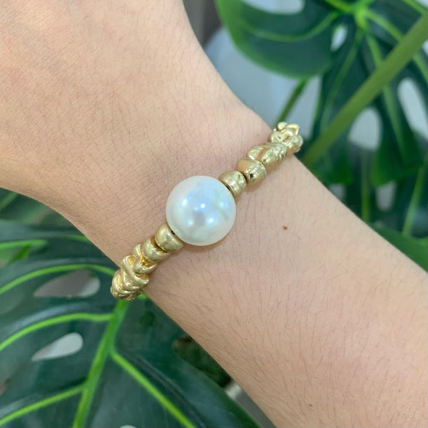 Gold Bracelet With A One Pearl