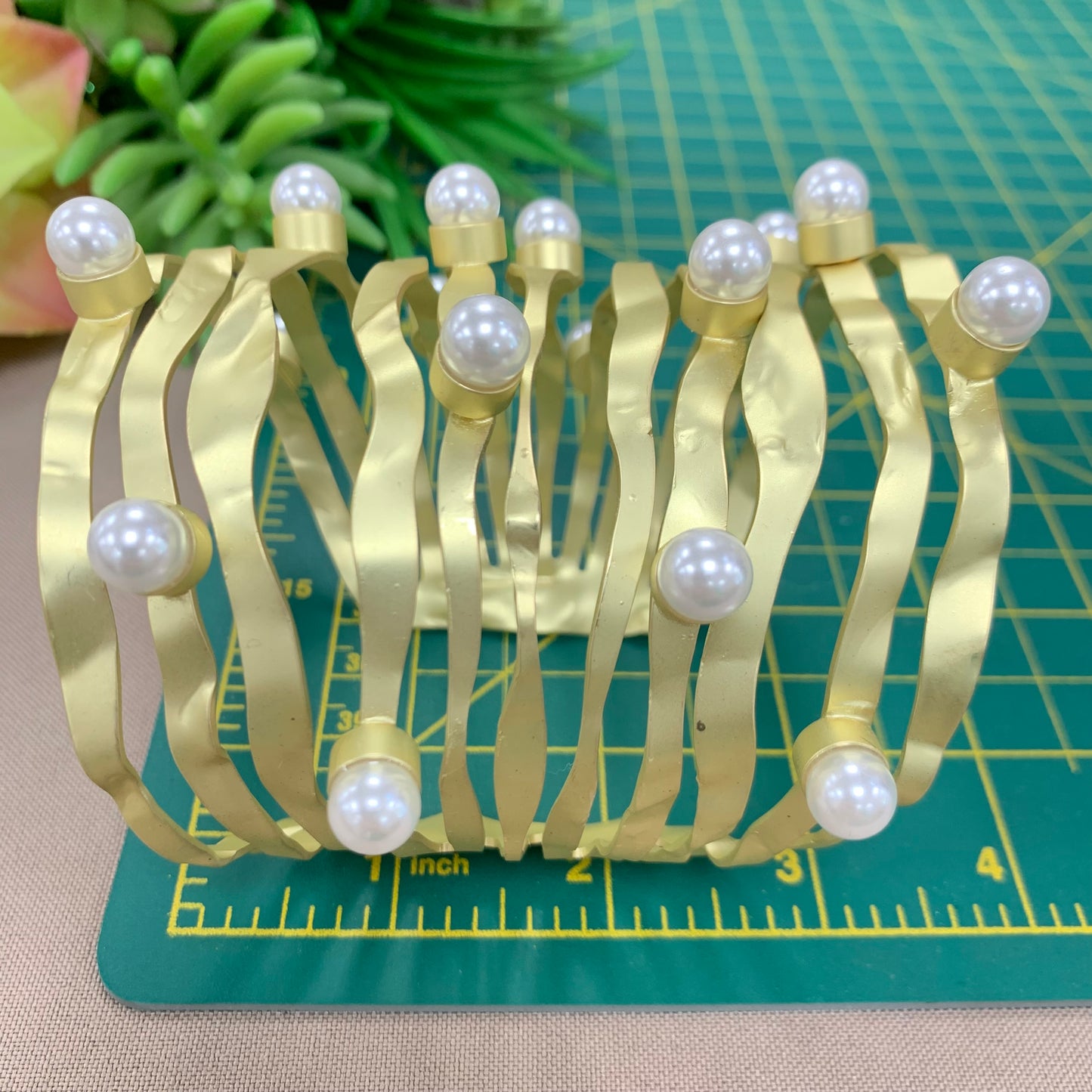 Thic Gold Bracelet With Pearls