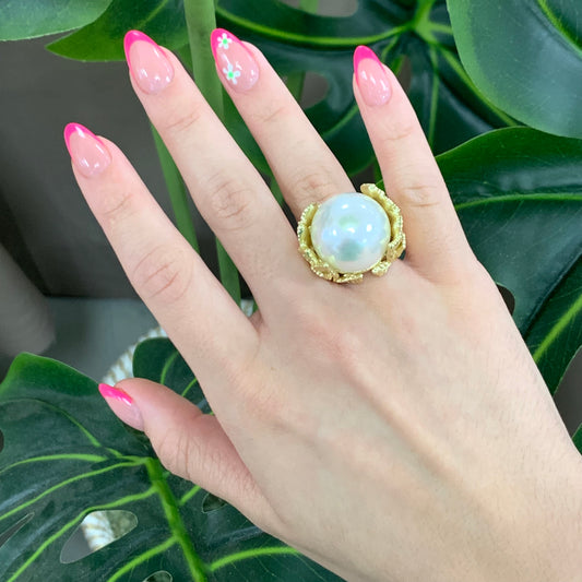 Gold Ring With a Big Pearl and Leaves