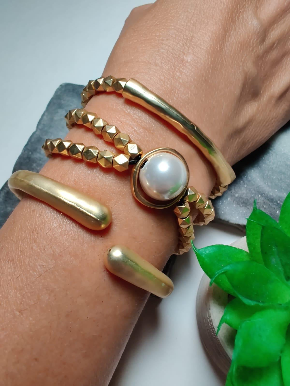 Round With Pearl Gold Plated Bracelet