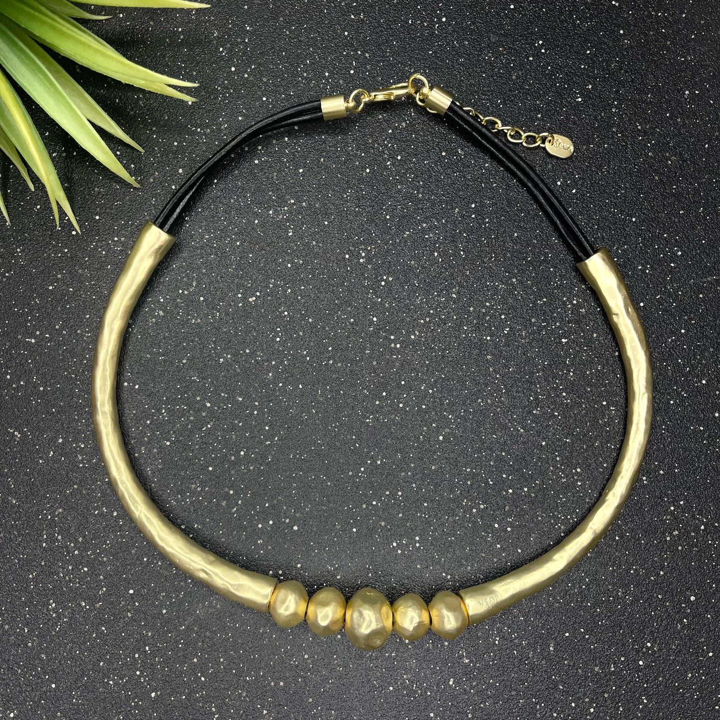 Circular Necklace With 5 Balls Gold