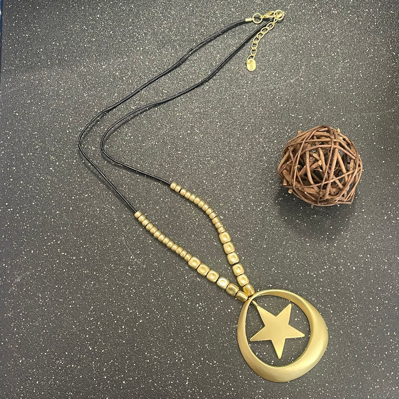 Star Round Necklace Gold