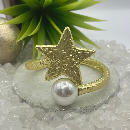 Cuff With Pearl And Big Star Gold