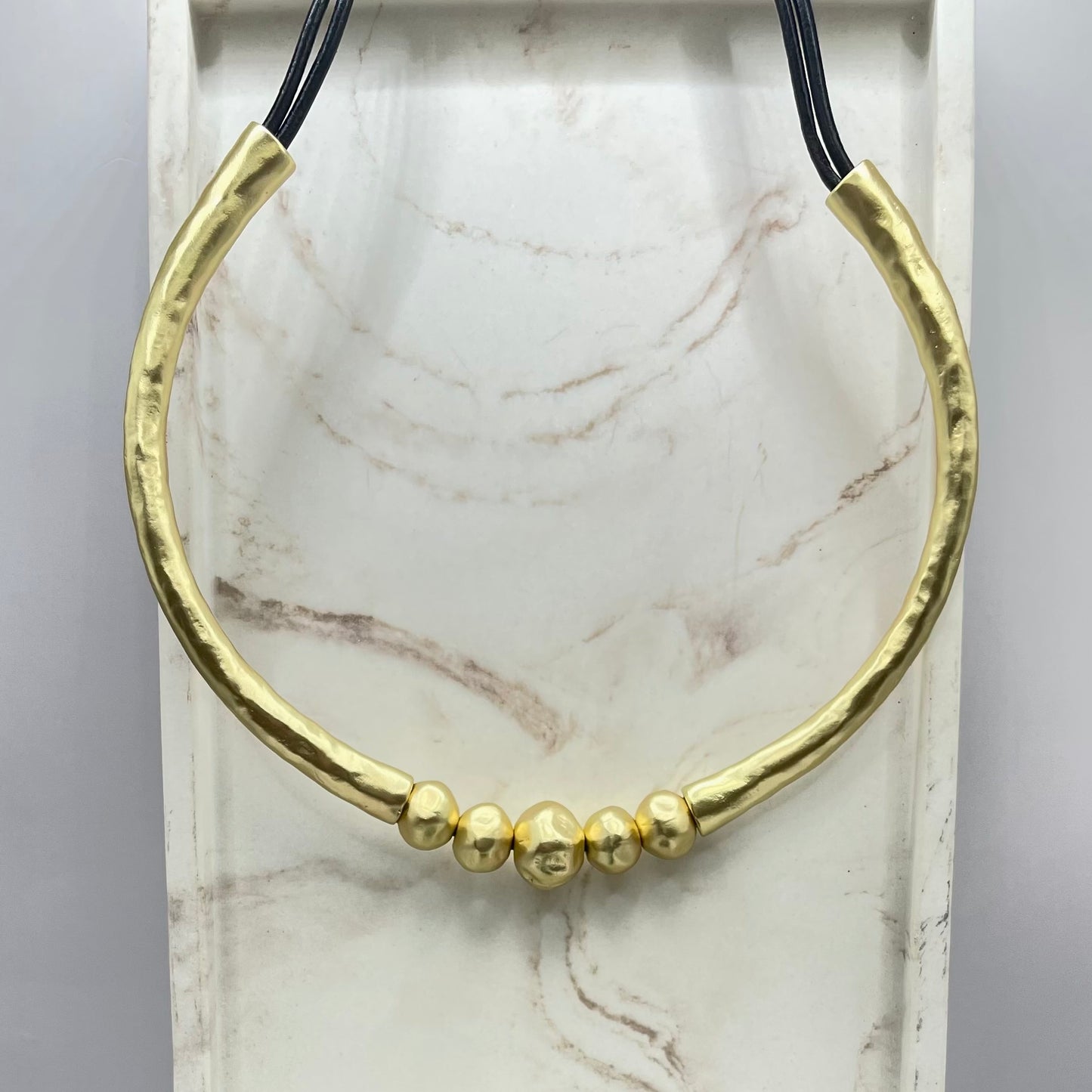 Circular Necklace With 5 Balls Gold