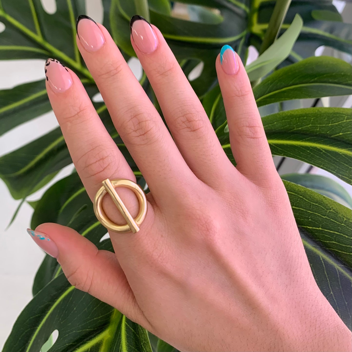 Gold Round With Stick Ring